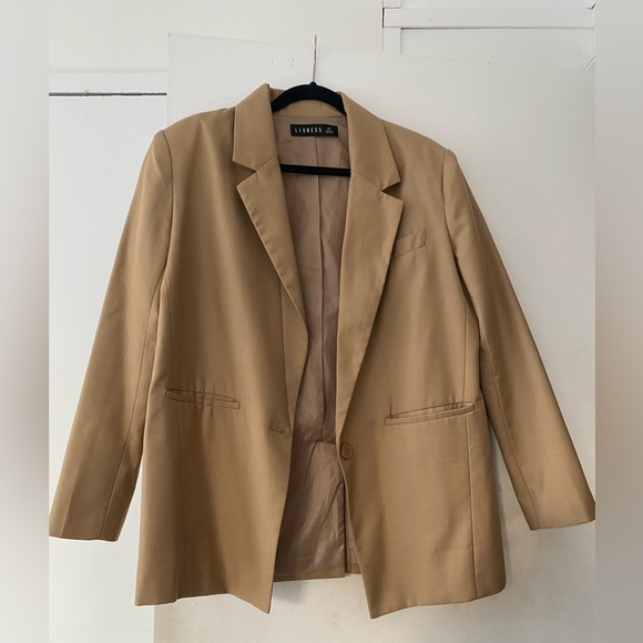Lioness Wyoming Blazer in Beige - Picture 2 of 3